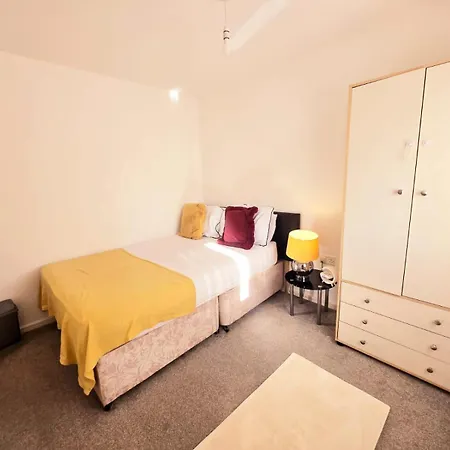 Charming Room, Shared House Oldham Exterior photo