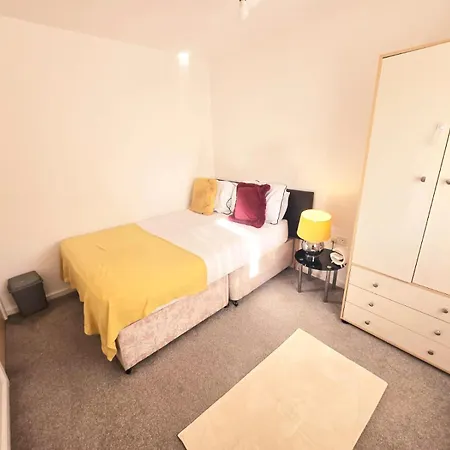 Charming Room, Shared House Oldham Exterior photo