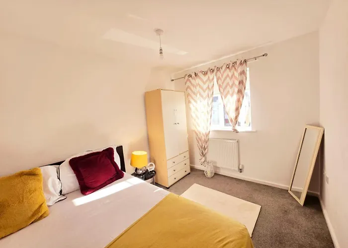 Charming Room, Shared House